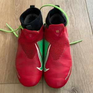 Kids Nike 3.5 football/soccer cleats. Good condition, lots of life left in these